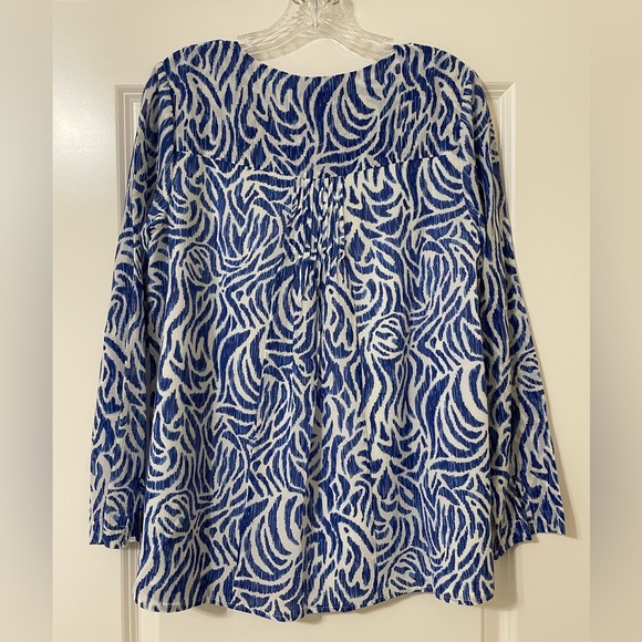 Vineyard Vines Nautical Zebra Print Pintuck Blouse in Royal Ocean S in EUC - Picture 3 of 9